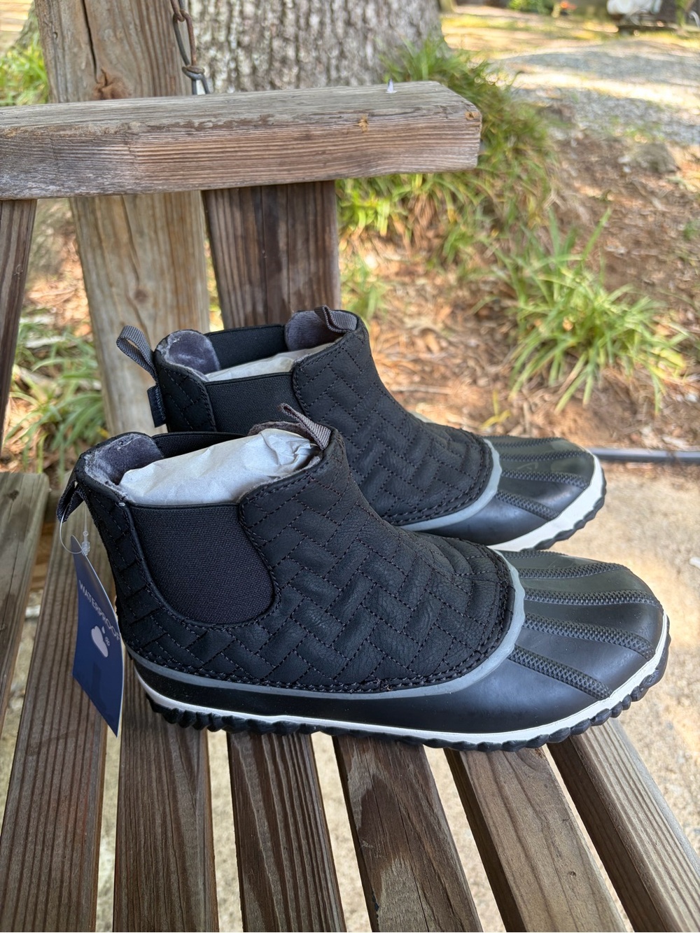 JBU Black Quilted Waterproof Ankle Boots - Size 7